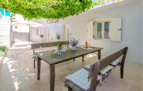 Stunning Apartment In Nin With Wifi